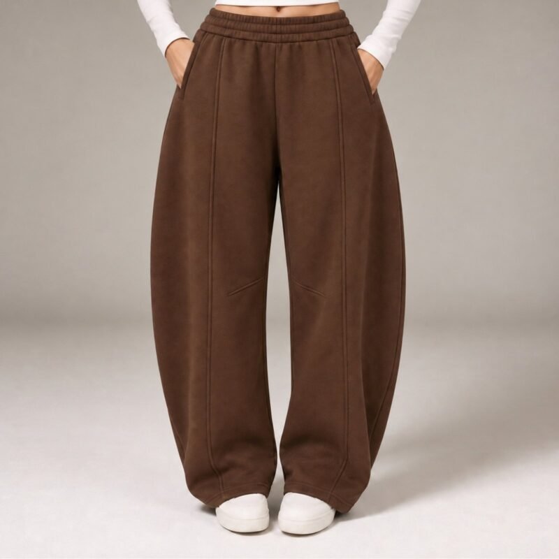 modelo-pantalon-barrel-chocolate-1.jpg Pantalón Barrel Unisex Chocolate
